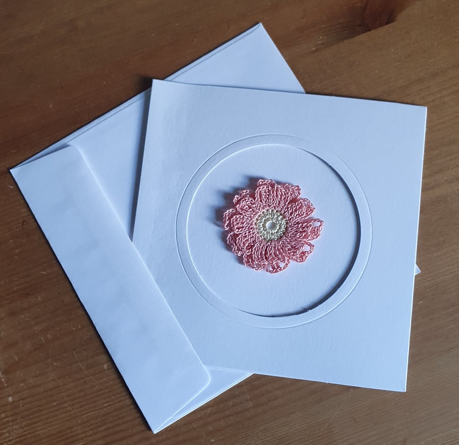 WHITE CARD, PINK & CREAM FLOWER TO CENTRE - 13CM SQUARE - BLANK FOR YOUR MESSAGE