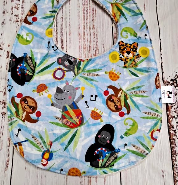 Toddler bamboo bib with musical animals - size 12 months plus