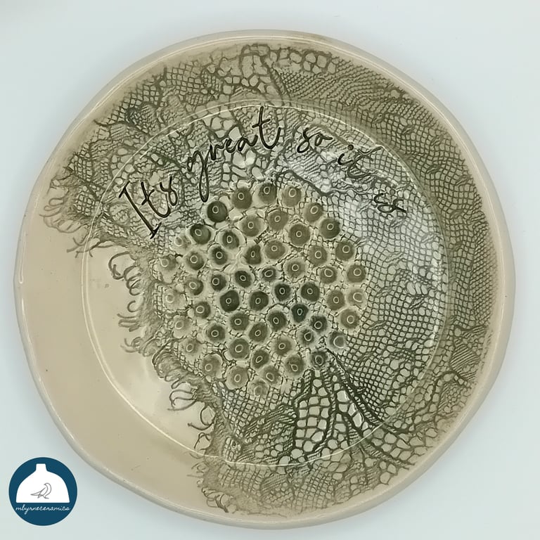 Ceramic garlic grater with lace detail