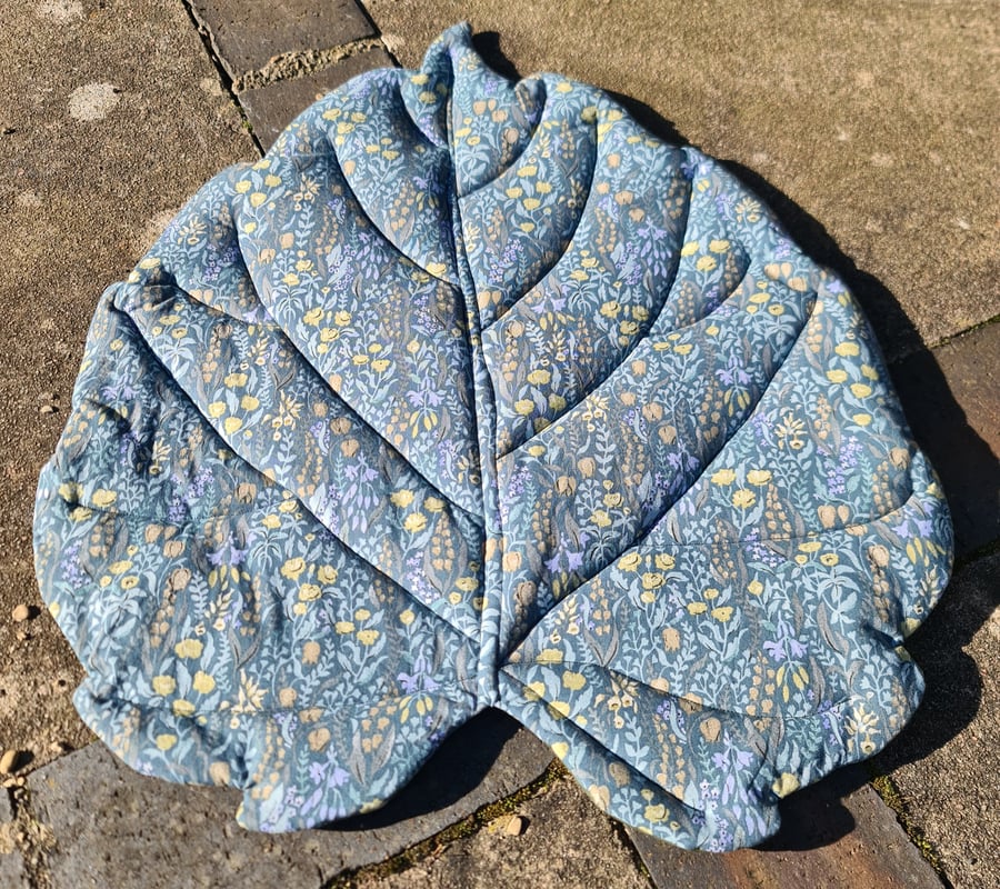 Linden Leaf Sitting Mat - blue floral