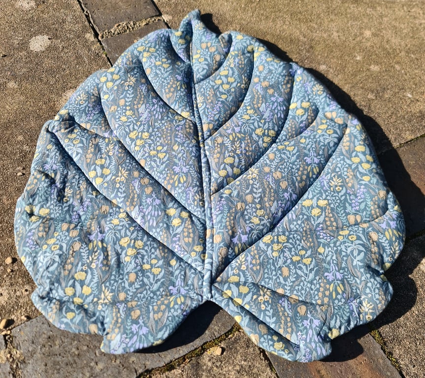 Linden Leaf Sitting Mat - blue floral
