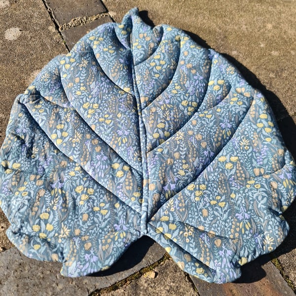 Linden Leaf Sitting Mat - blue floral