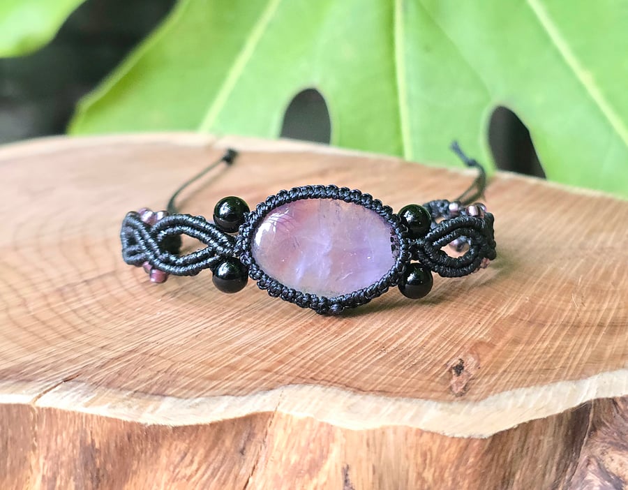 Macrame Bracelet with Amethyst and Tourmaline stones 
