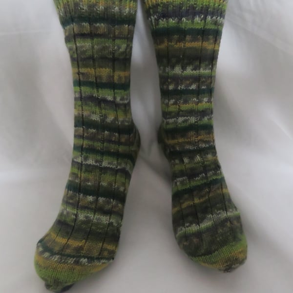 Hand-cranked Knitted Ribbed Wool Socks Size 6 to 7