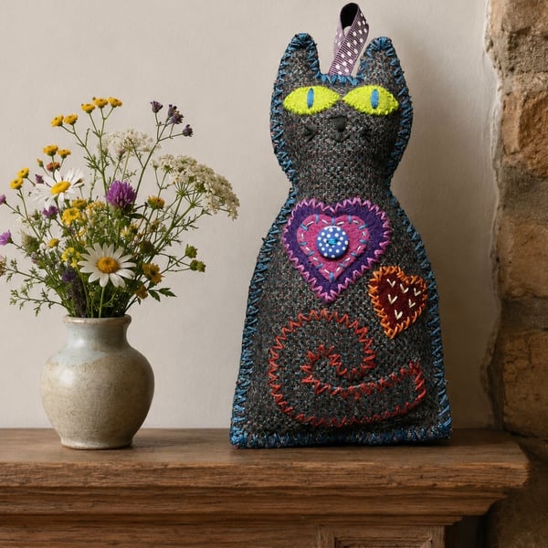Hand Embroidered Lavender filled Cat house decoration KF55