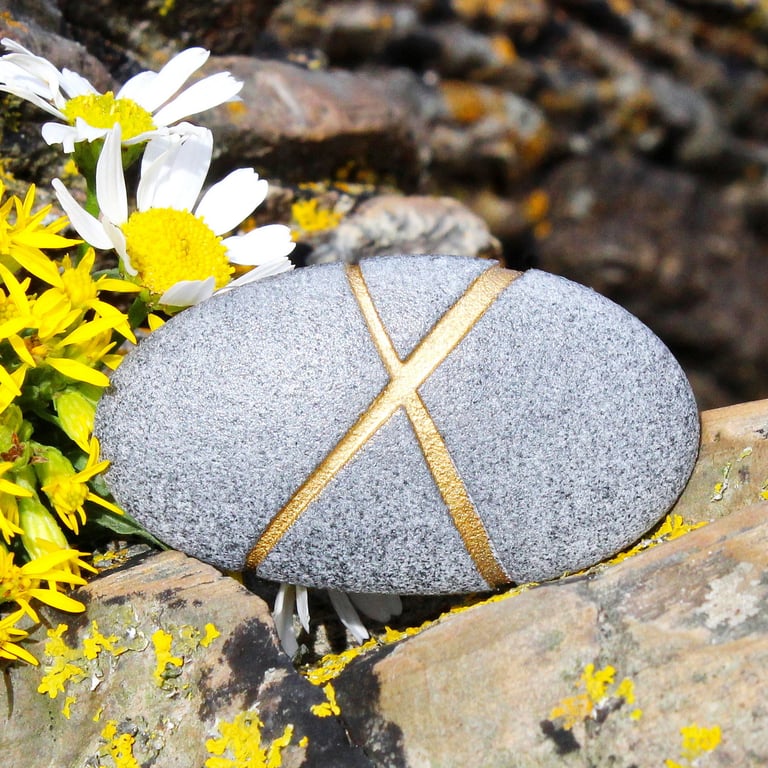Pebble Brooch, Stripe. Nature inspired jewellery designed by John Field.