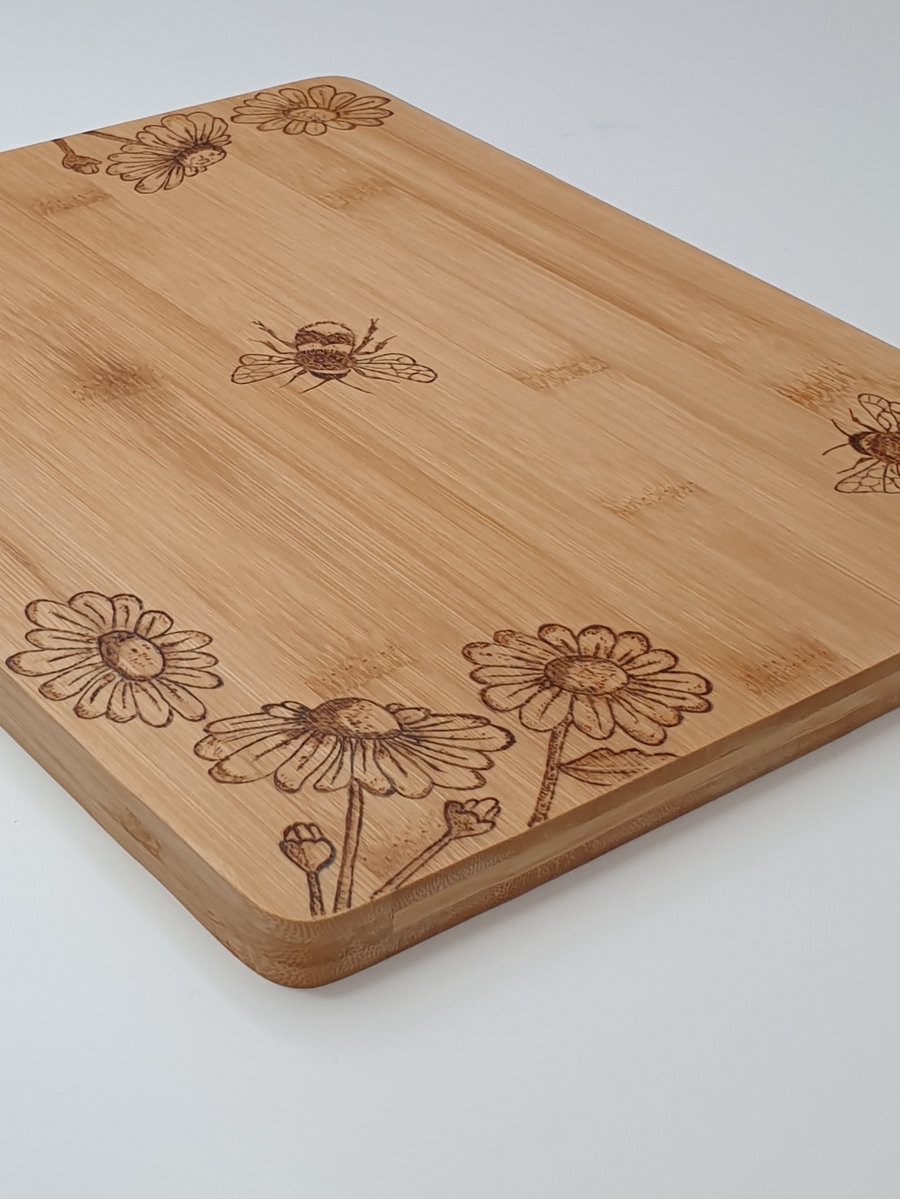 Woodburned daisies and bees design bamboo chopping board