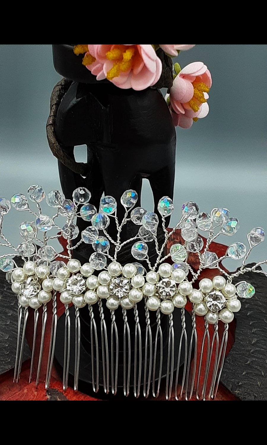 Gorgeous crystal and faux pearl hair comb.