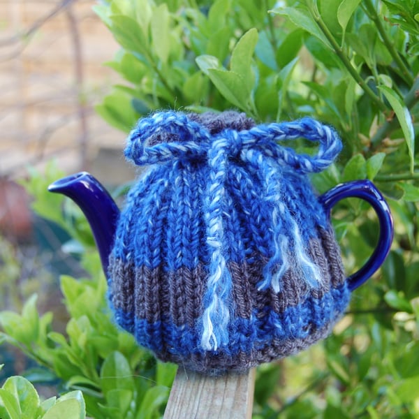 Tea cosy - to fit a small tea for one  teapot, gorgeous grey and blue rib