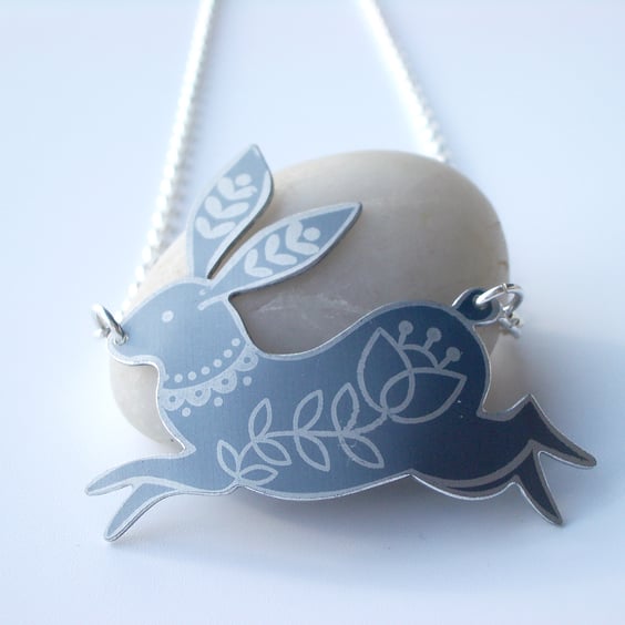 Hare necklace in grey and silver