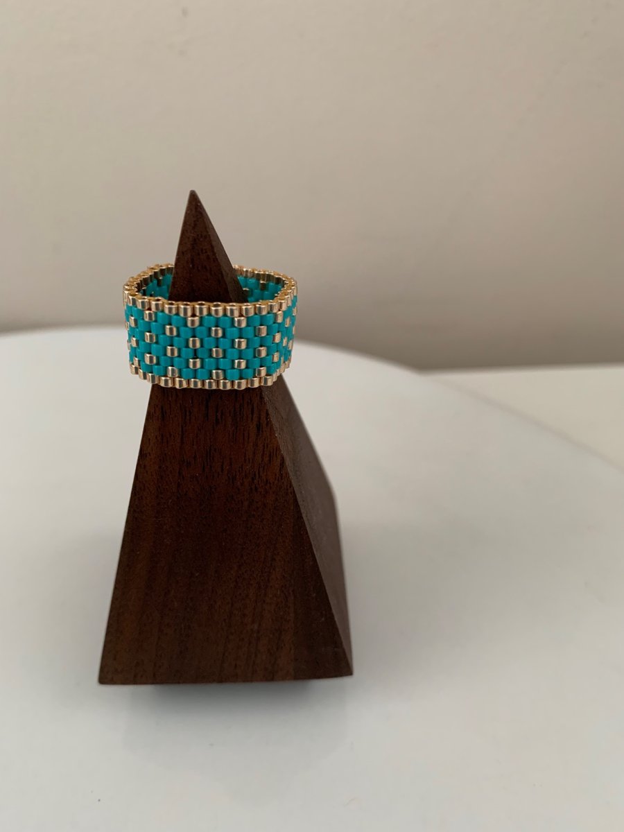 Vibrant turquoise colour beaded ring