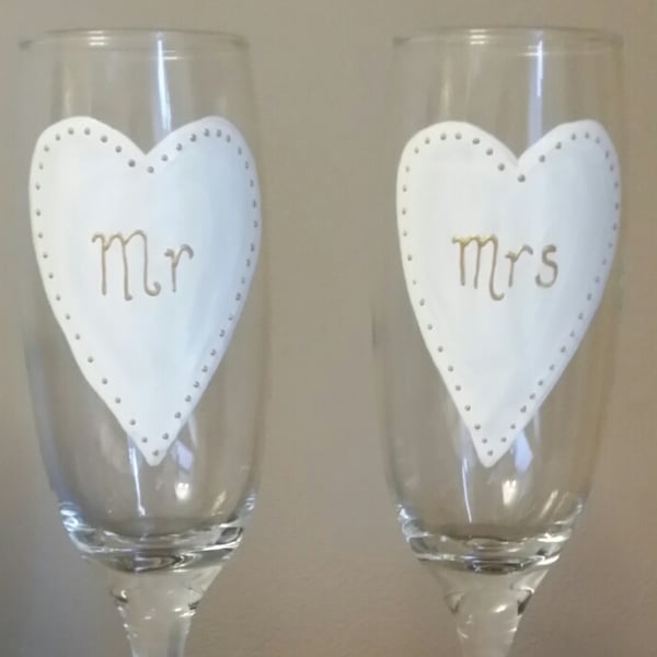Gold Personalised Mr & Mrs Wedding Champagne Flutes - FREE DELIVERY 