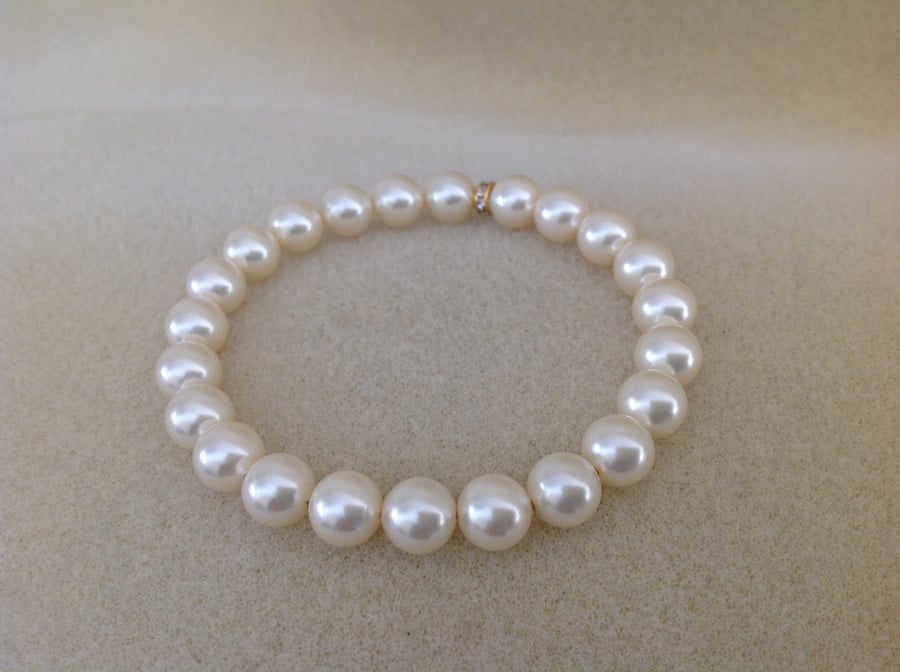 Cream pearl and crystal bracelet