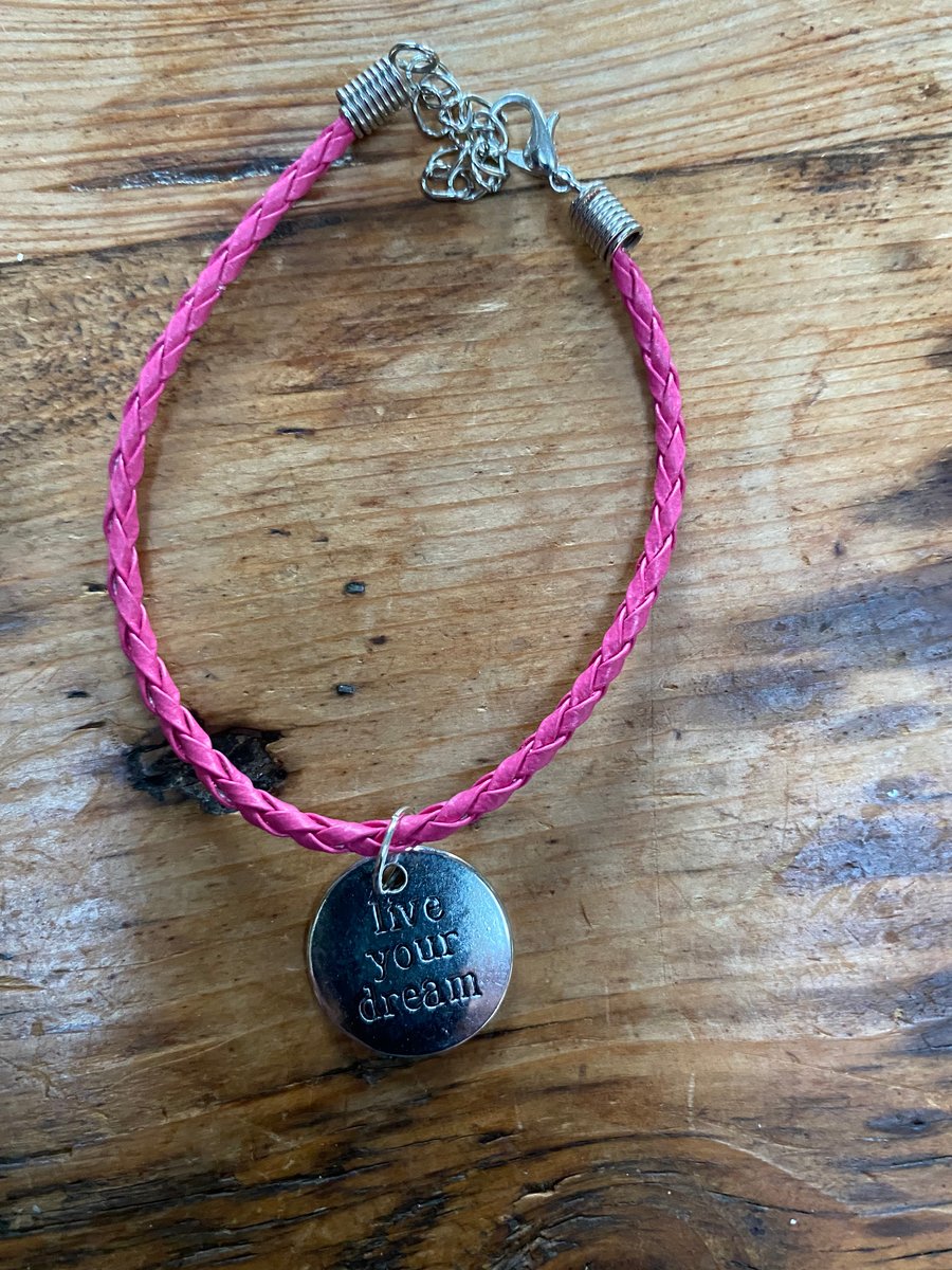 Live Your Dream Charm Bracelet 416)