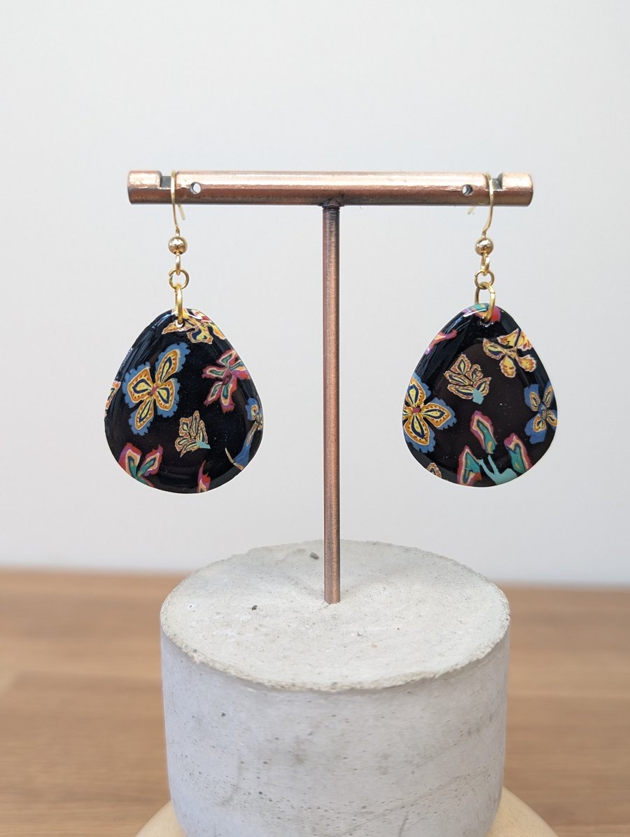 Summer bloom people dangle earrings