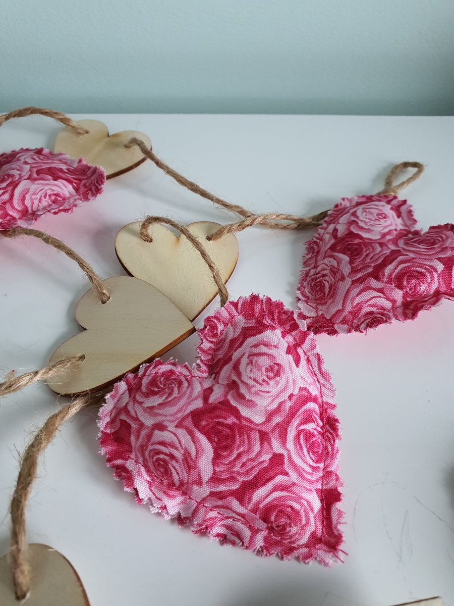 Hearts Garland - Pink Roses Padded fabric & Wood