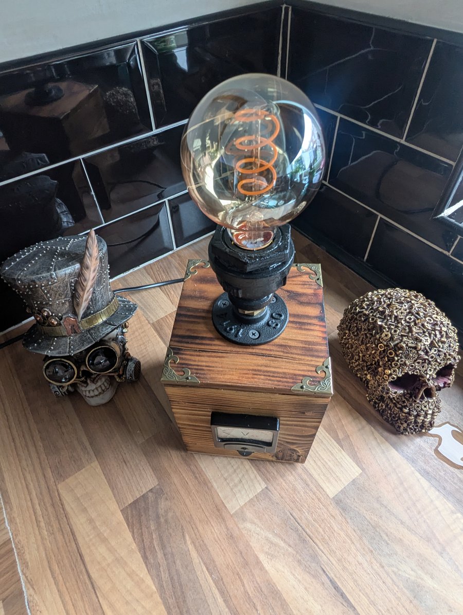 Steampunk voltmeter lamp 