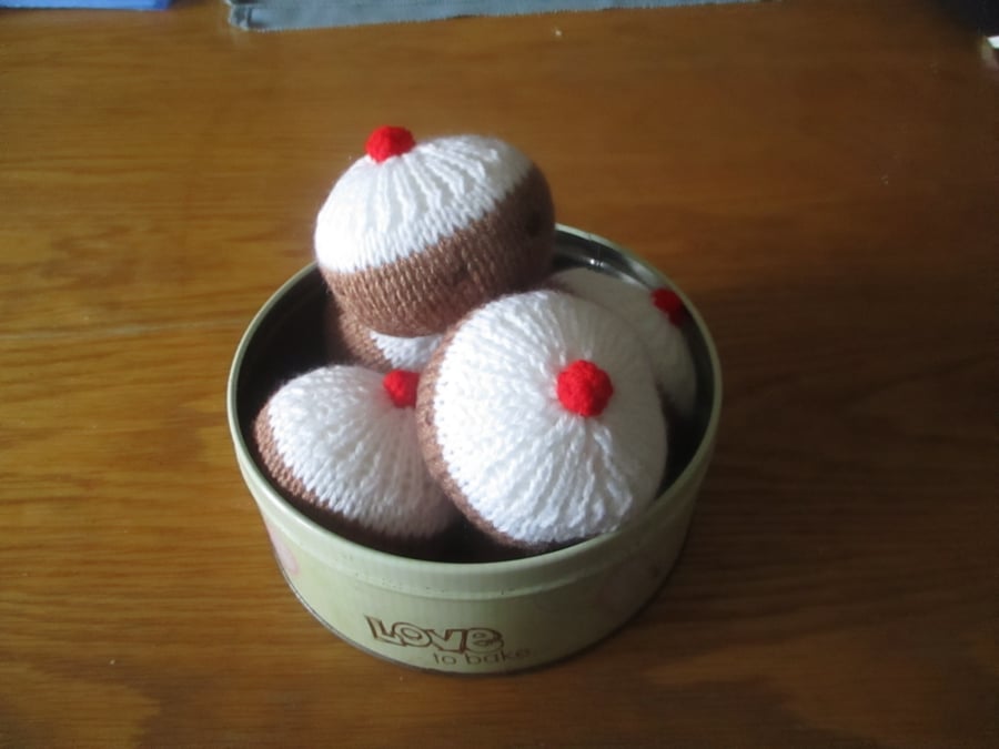Currant Bun Knitting Pattern