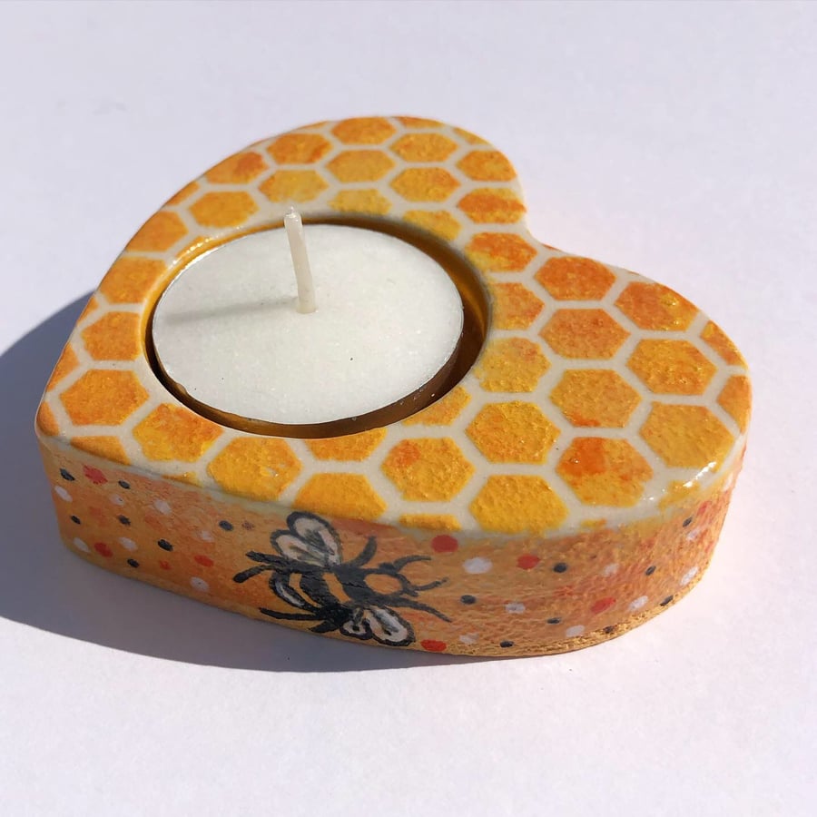 BOXED CERAMIC HANDMADE HEART SHAPED BEE THEMED CANDLE HOLDER