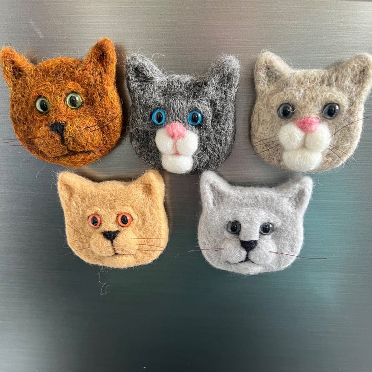 Cute Needle felted cat fridge magnet 