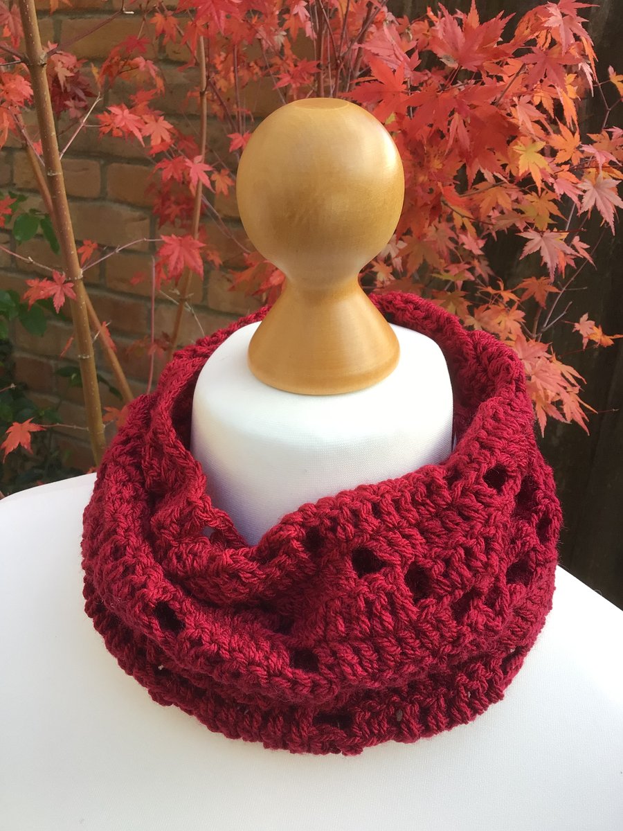 Snood in acrylic colour Claret