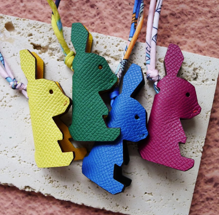 Handmade little rabbit charmsCowhide rabbit Keychainhandmade giftBag charmskeych