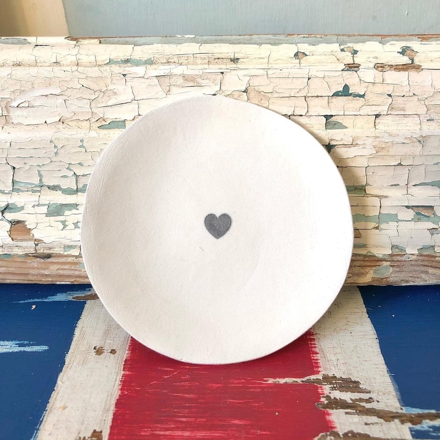 Delicate Handmade Mini Heart Clay Dish Ring Holder Jewellery Holder Wedding Pres