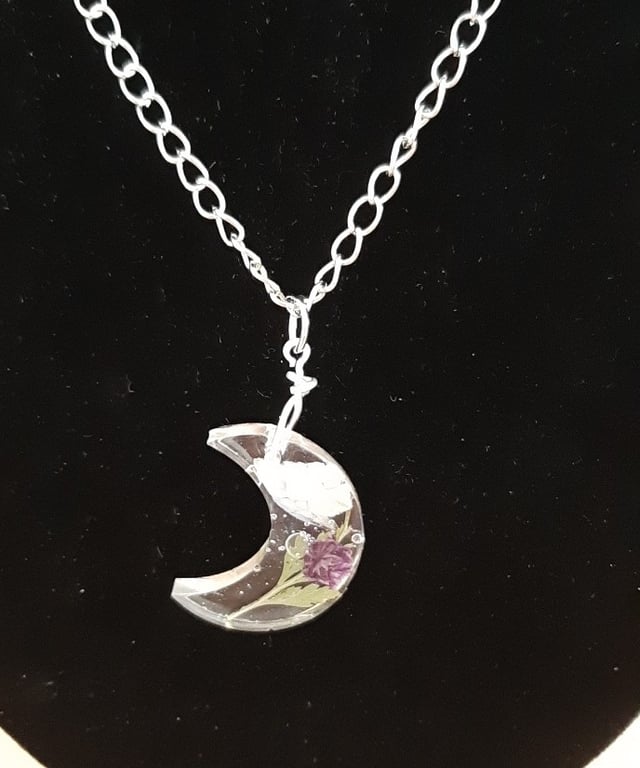 Moon-Shaped Resin Pendant Necklace with Dried Pressed Flower (Design11)