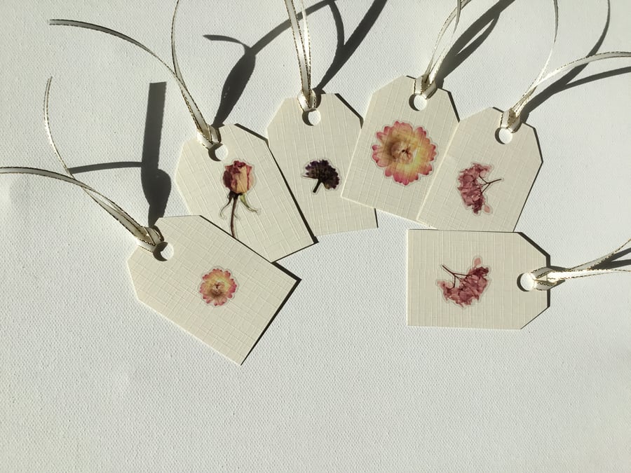 Gift tags .6 gift tags. Flower gift tags. Floral tags. Ref 184