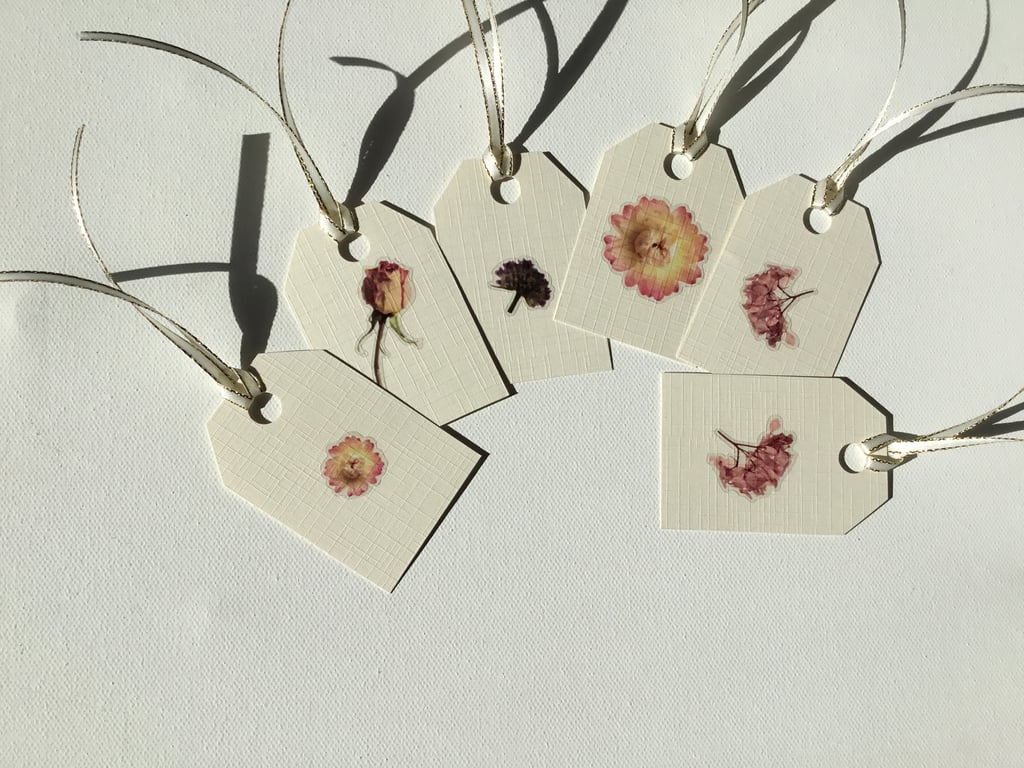 Gift tags .6 gift tags. Flower gift tags. Floral tags. Ref 184