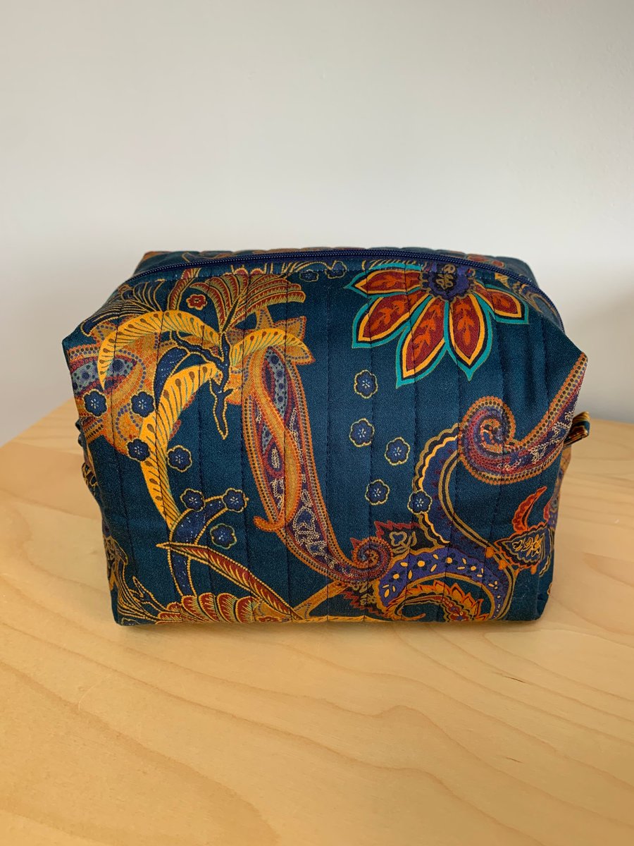 Navy Print Cotton Sateen Fabric Quilted Wash Bag