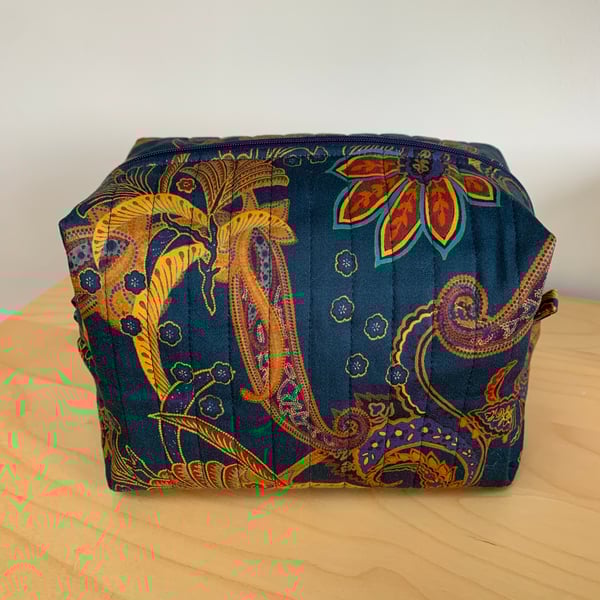 Navy Print Cotton Sateen Fabric Quilted Wash Bag