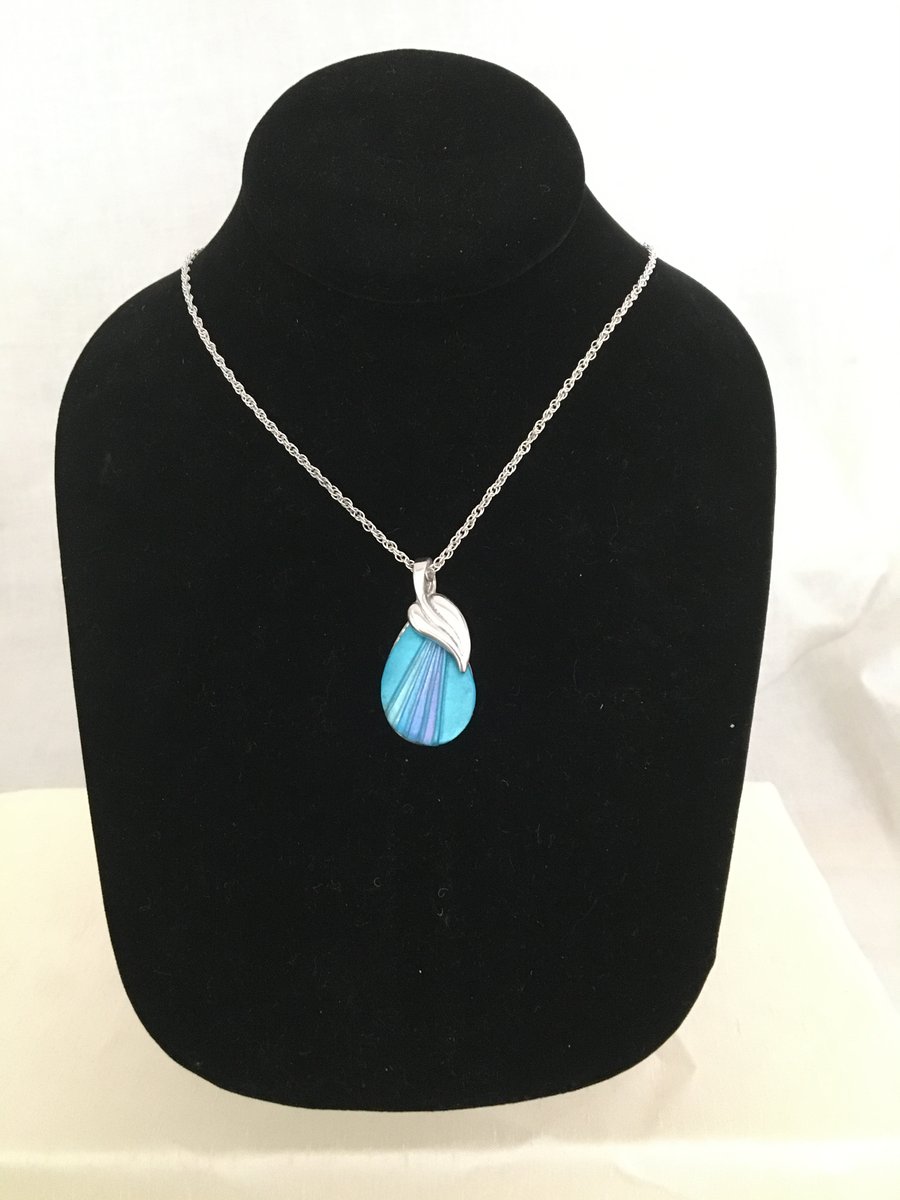 Handcrafted Leaf Motif Pendant