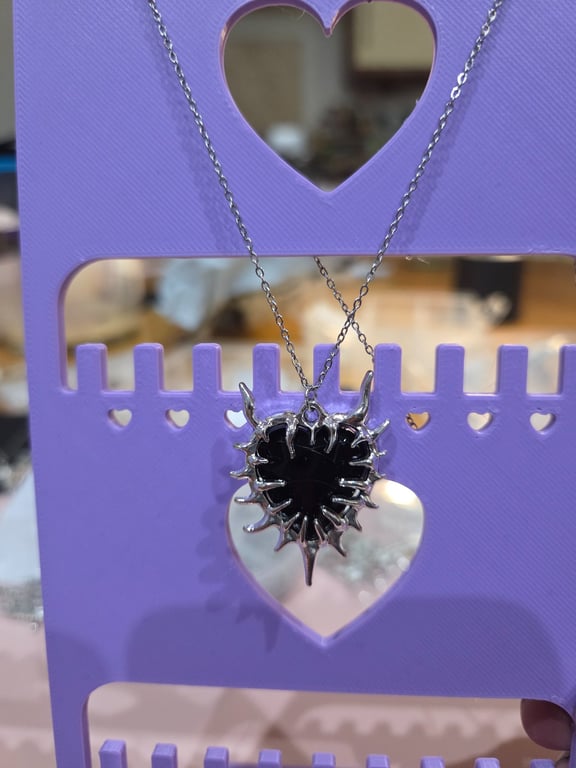 Black heart necklace