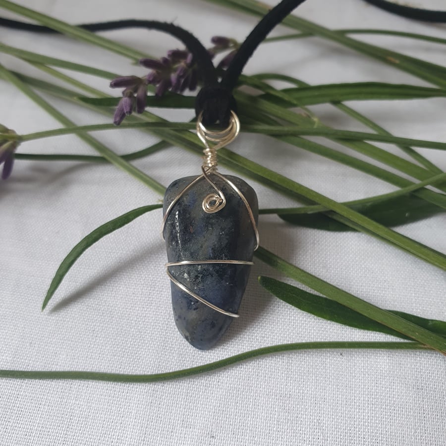 Open communication wire wrapped pendant