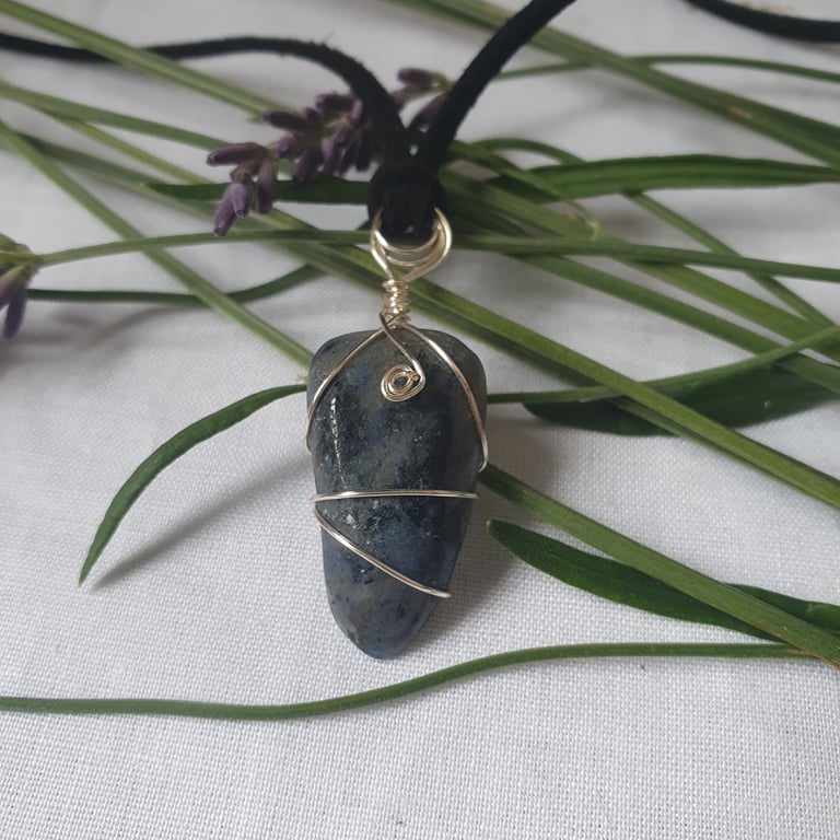 Open communication wire wrapped pendant