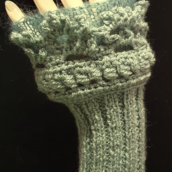 Eau de nil wrist warmer gloves