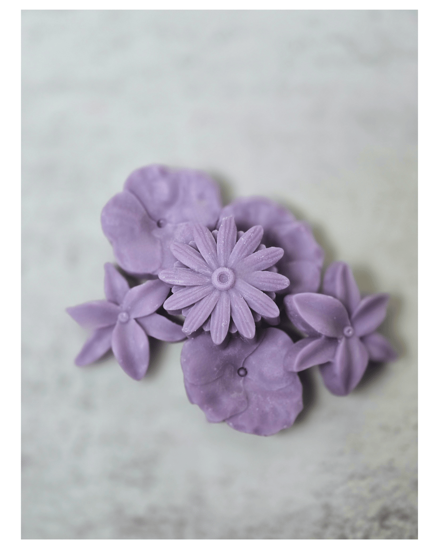 Lavendar Bouquet with a chamomile blend with fresh herbs and a whisper