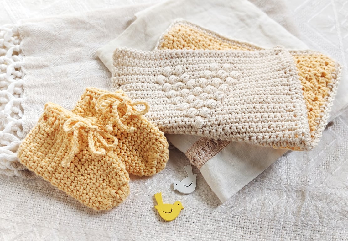 Comforter and baby booties bundle, certified cotton 0-6 months