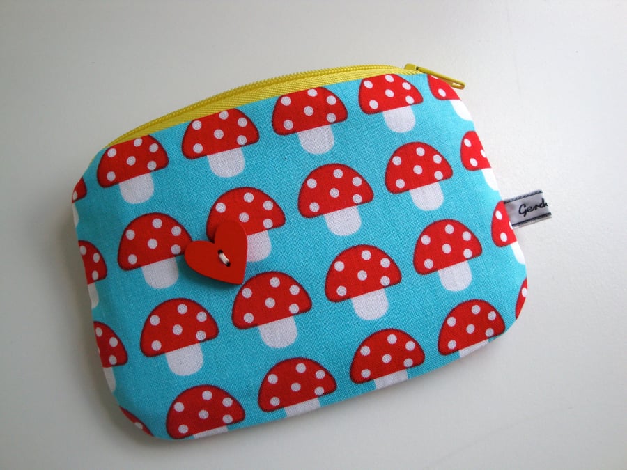 SALE Handmade Cotton   zipper Coin Purse - toadstools