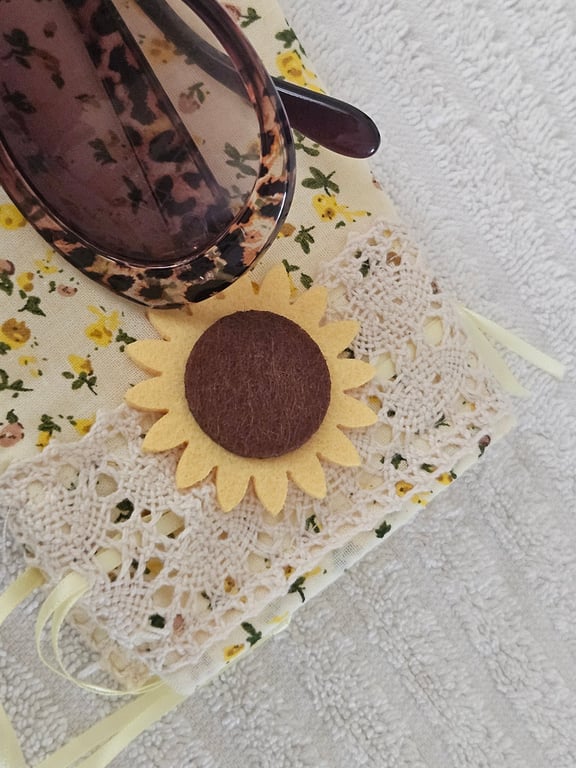 Summer sunglasses case