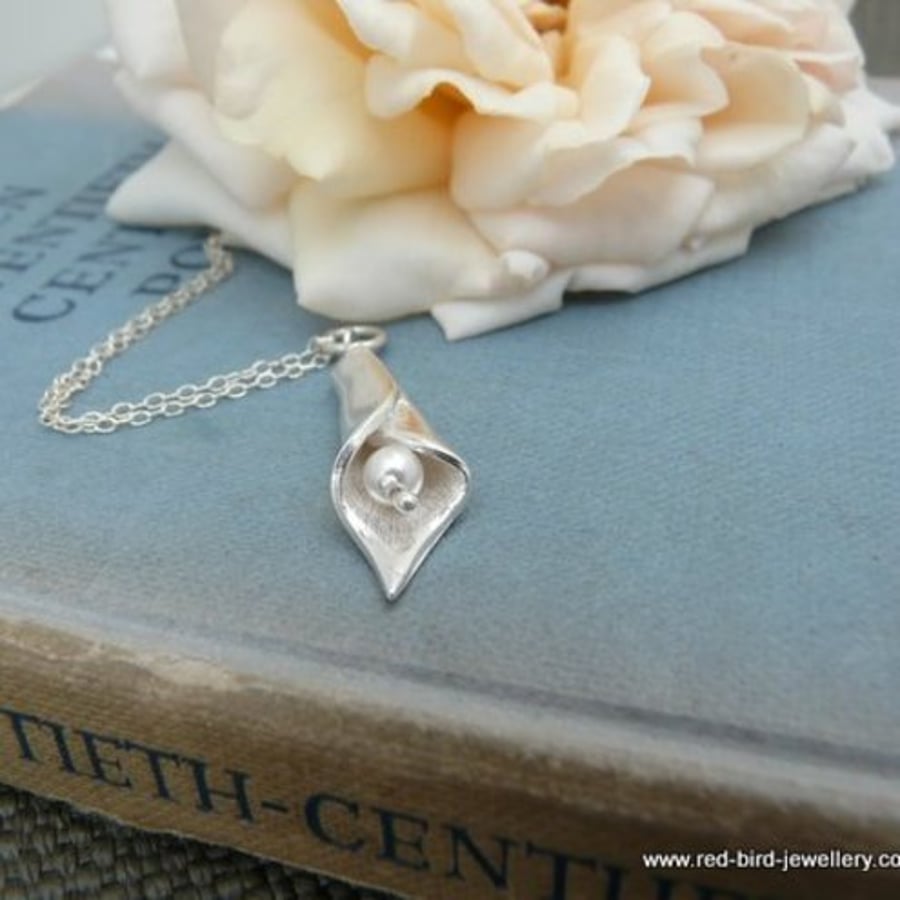 Arum or Calla Lily necklace