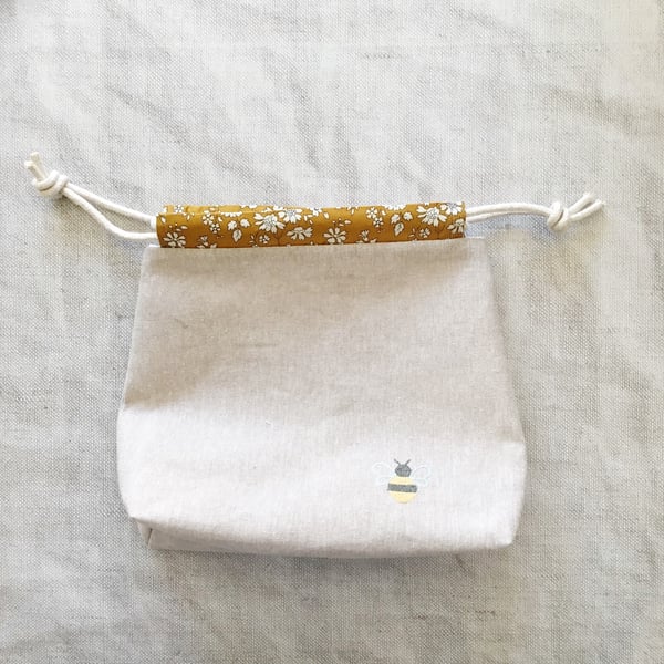 Embroidered Bee bag