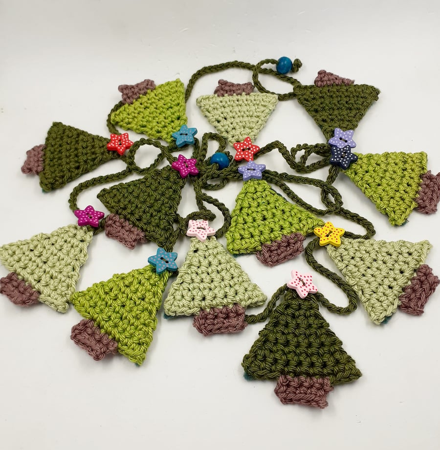 Crochet Christmas Tree Garland with Wooden Button Stars 