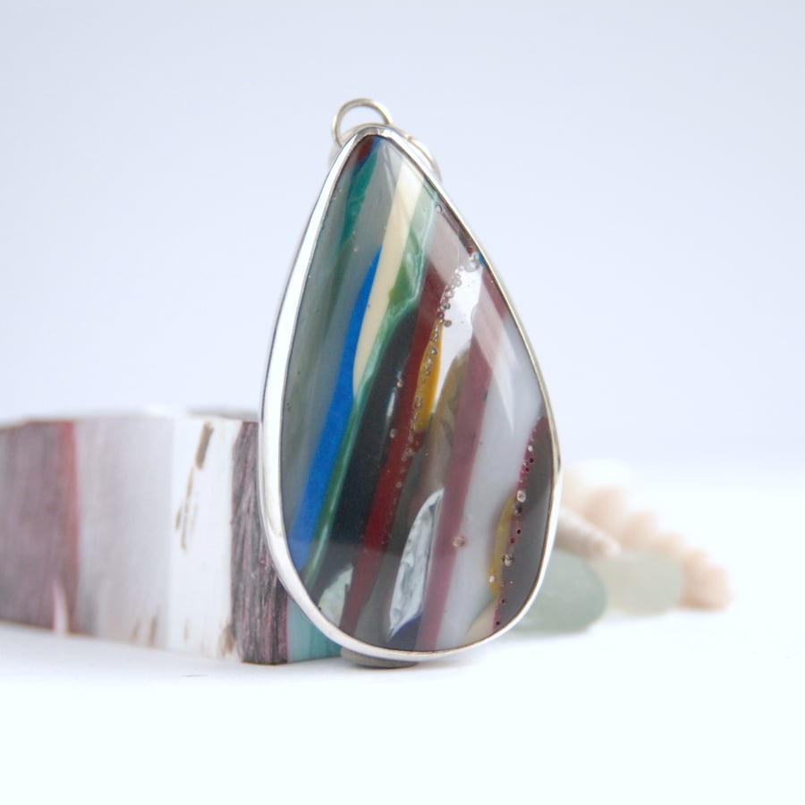 Large Californian surfite and silver pendant