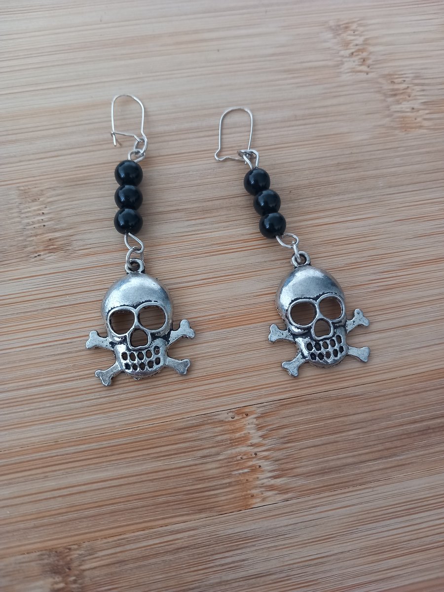 Trendy alterative goth spooky skull earrings