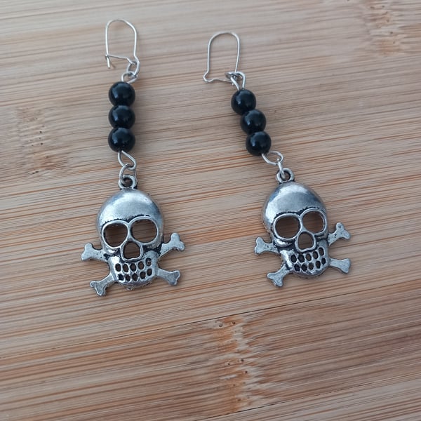 Trendy alterative goth spooky skull earrings