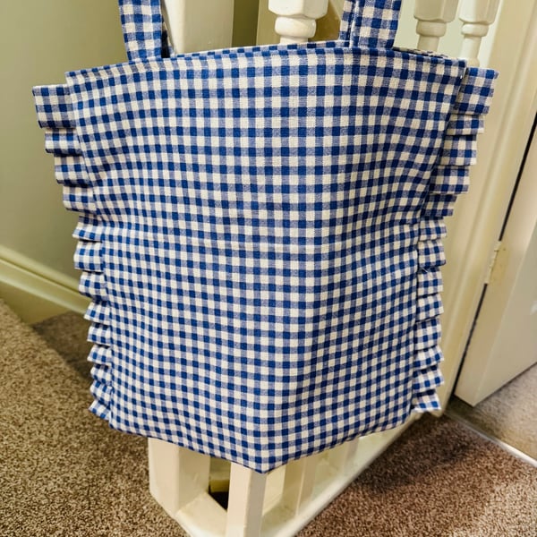 Frilled tote bag