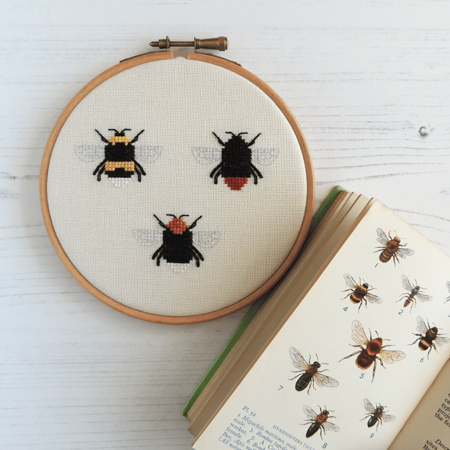 Cross stitch bee pattern - bumblebee - PDF printable -  bee cross stitch chart