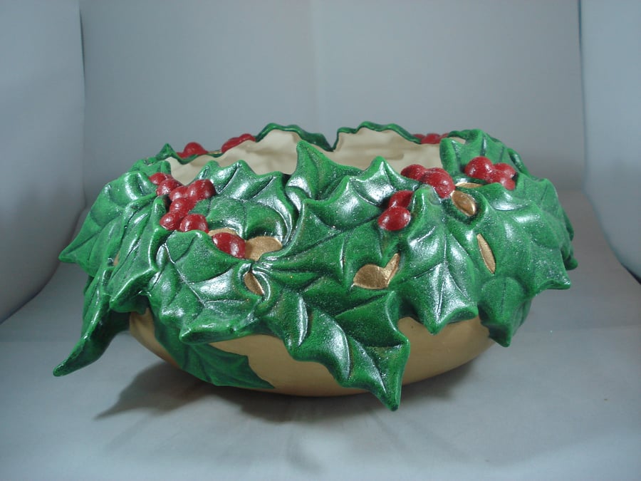 Large Green Ceramic Xmas Christmas Holly Berries Decorative Bowl Decoration.    